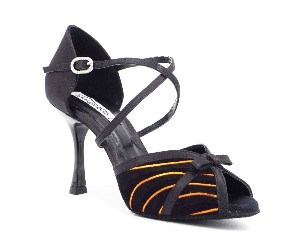 Portdance PD506 Tanzschuhe aus orangefarbenem Nubukleder mit überkreuzten Riemen und Akzenten.